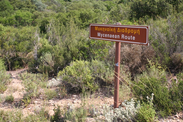 Kazarma - Signs showing the Mycenaean route from Petrogephyri bridge